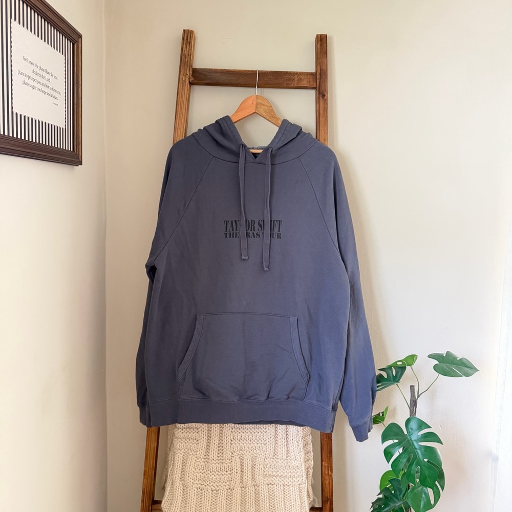 Taylor Swift The Eras Tour Official Blue Pullover Hoodie MD (23-24’)
